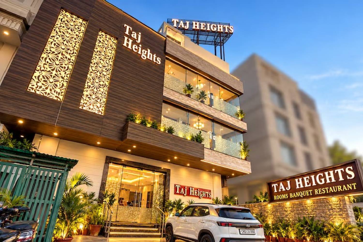 best hotel in Agra near Taj Mahal